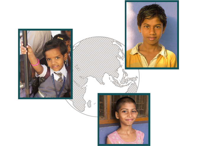 trois portraits d'un enfant de l'orphelinat et derrière un dessin stylisé du globe